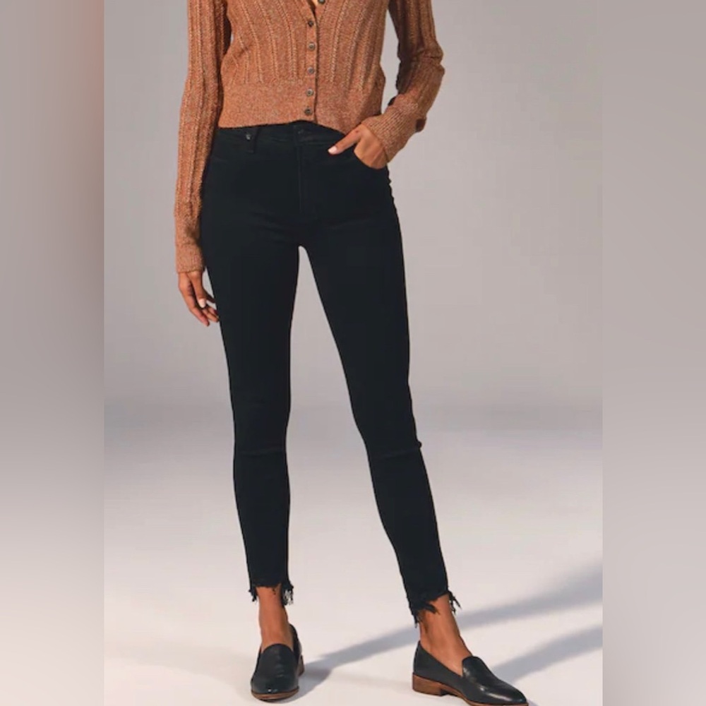 Abercrombie & Fitch Simone high rise Distressed Black ankle Jeans size 26/2s